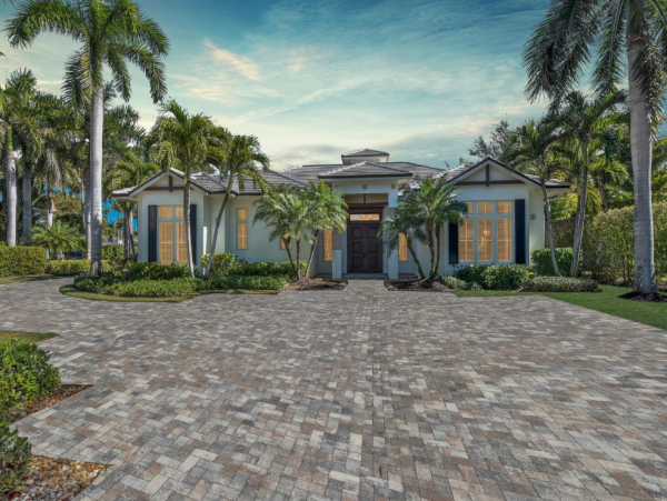 Luxury Coastal Retreat in Naples - Perfect For Your Next Vacation